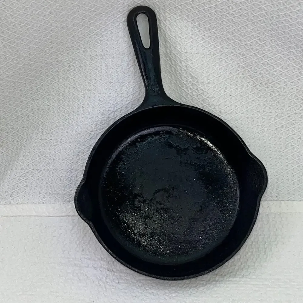 Vintage Griswold No. 3 Cast Iron Skillet 6.5” Made in USA Double Pour Spout